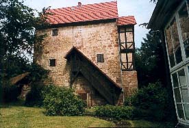 Ebergötzen. Wohnturm der Wasserburg Radolfshausen